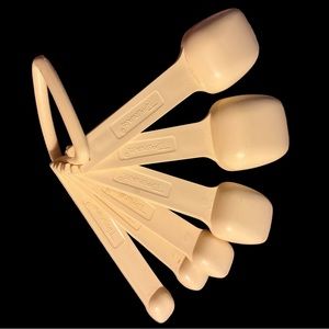 Vintage Almond Tupperware Measuring Spoon Set